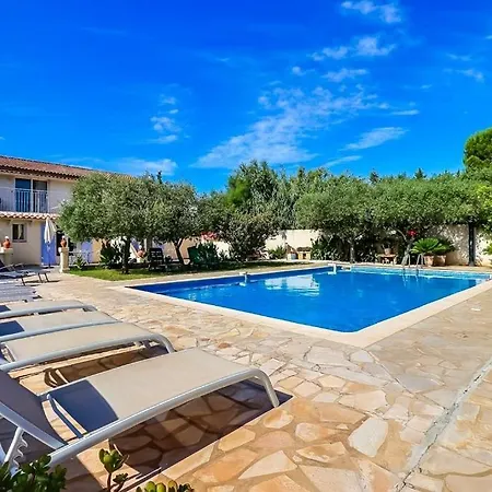 Le Beaucaire 6p - Appt Avec Piscine Partagee Beaucaire (Gard)